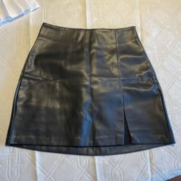 bundle lot of 2 trendy women's small mini skirt - Picture 2 of 5